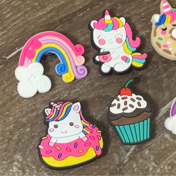 Unicorn π¦ & Cupcakes π§ Kids Croc Charms 8pc set - Picture 2 of 6